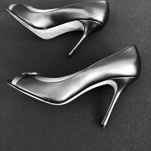 Manolo Blahnik Silver Grey Stiletto Leather Peep-Toe Heels. Size 39,5 - Picture 4 of 14